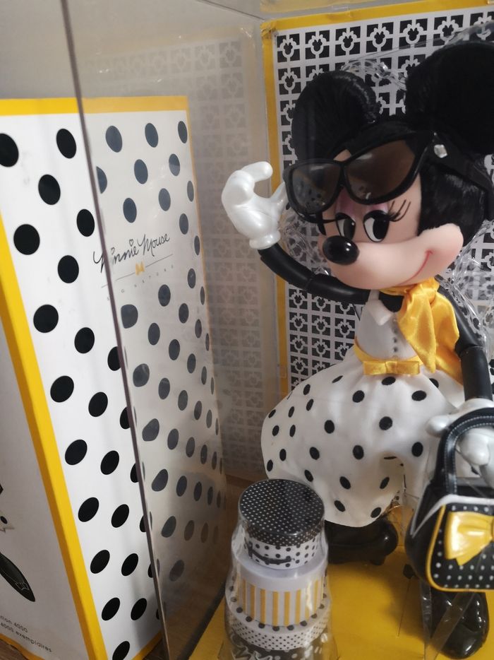 Disney Minnie mouse signature - photo numéro 2