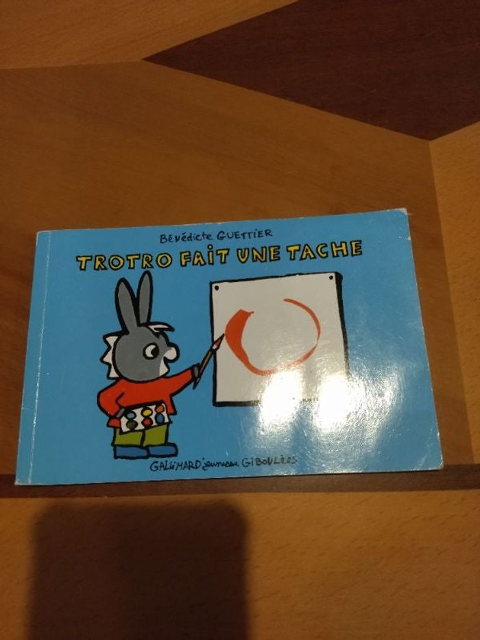 Mini livre l'âne Trotro fait une tache