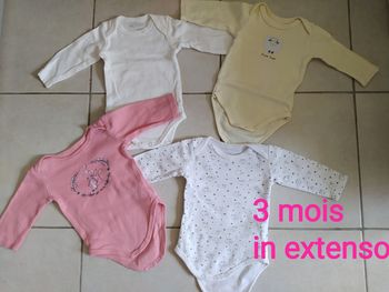 Lot de 4 bodys manches longues 3 mois in extenso