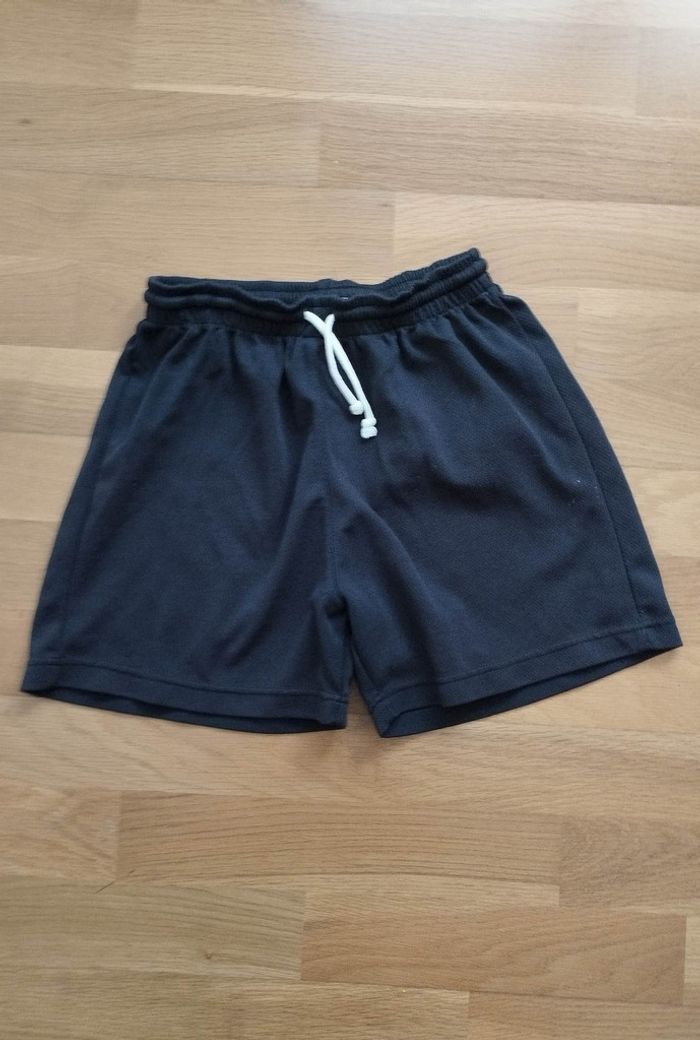 Short noir