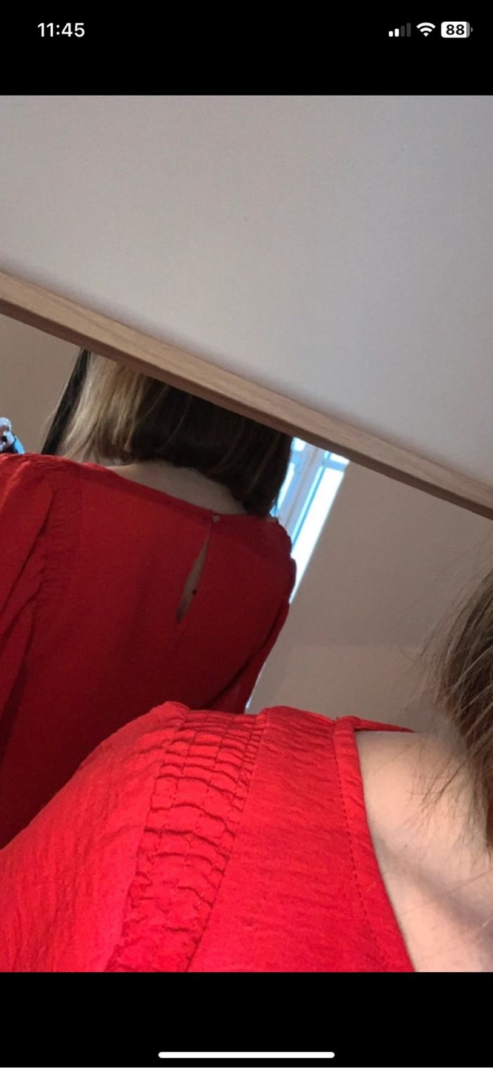 Top rouge avec manches papillons - photo numéro 2