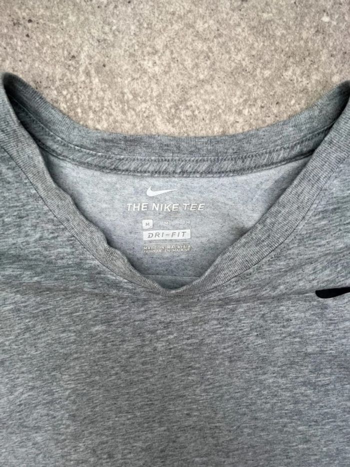 💥 T-shirt gris Nike Dri-FIT taille M 💥 - photo numéro 4