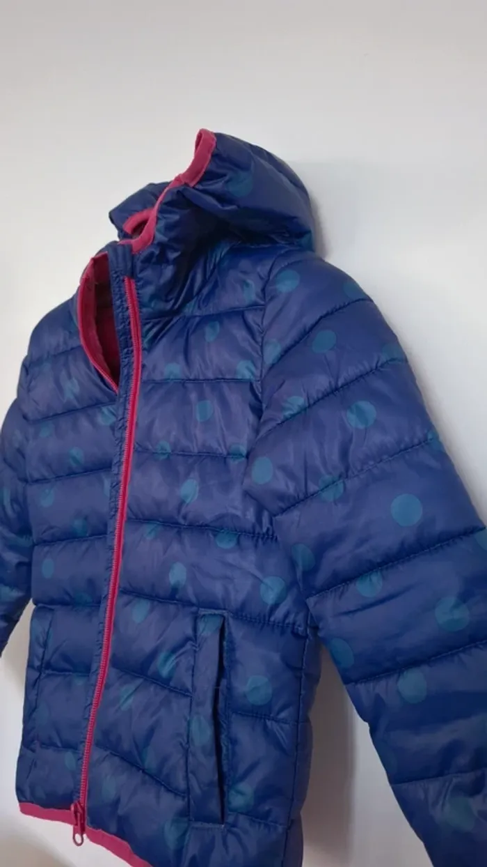 Doudoune Bleu Marine à Pois & Liseré Rose – Taille 110 cm - superbe état - photo numéro 3