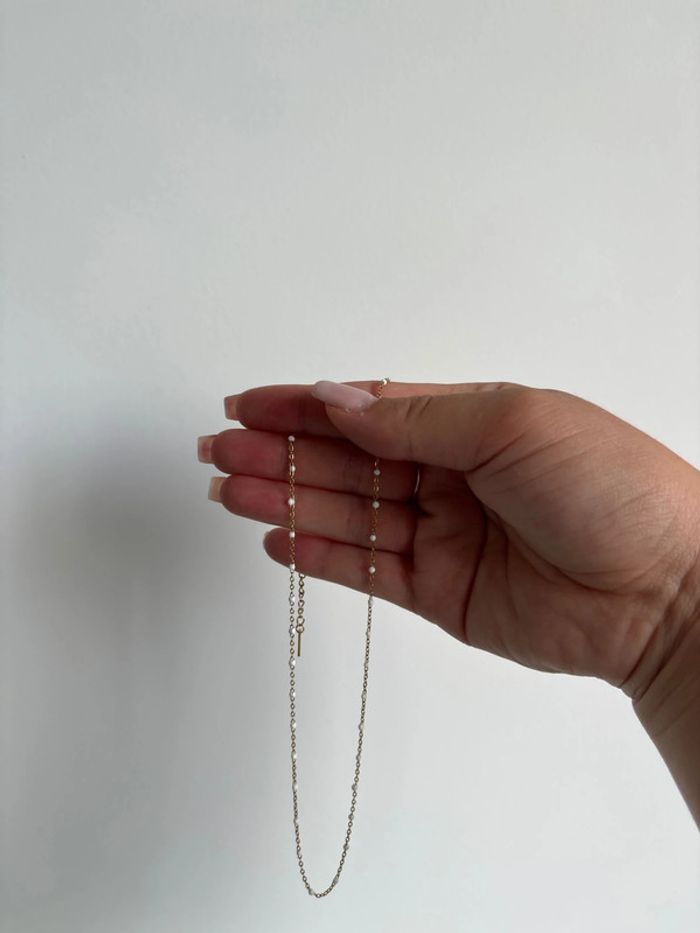 collier doré et blanc - photo numéro 1