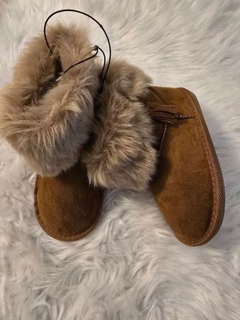 Neuves (non portées)🤎🤎😍🤩 bottines fourrées Pointure 30 (conviennent pour du 28!!!!) fille 🤎🤎🤎🤩😍