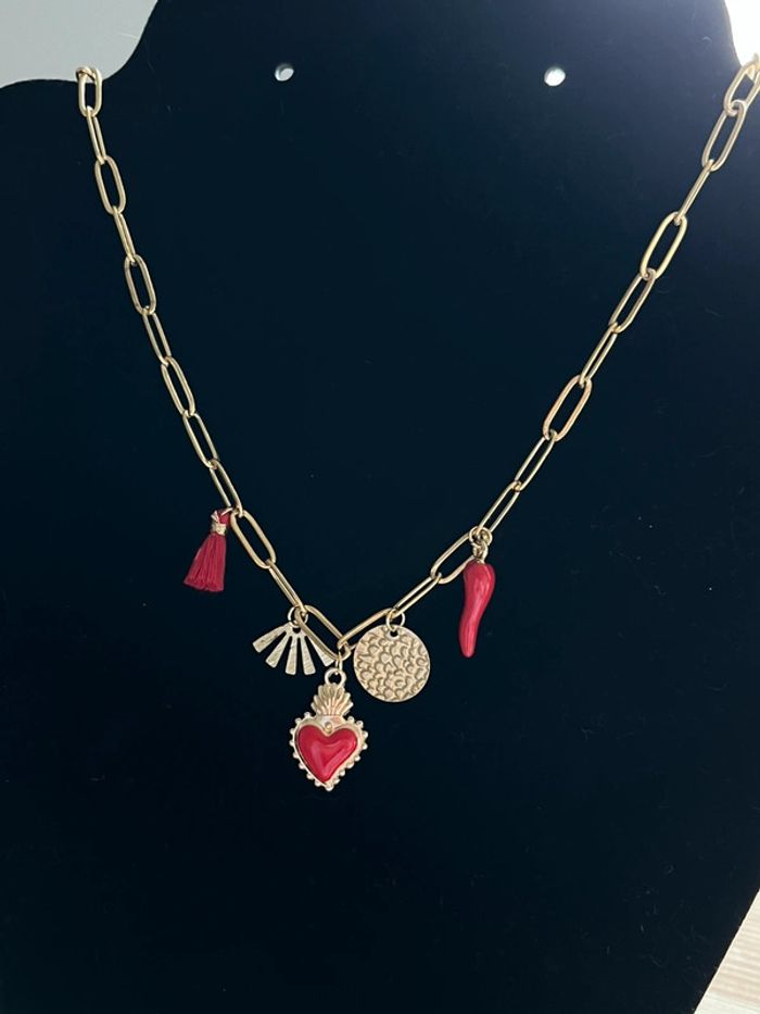 Collier chaîne acier inoxydable pendentifs breloques dorés et rouges - photo numéro 2