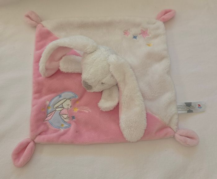 Doudou Lapin carré plat rose et blanc - Lune bleu avec lapin - Nicotoy