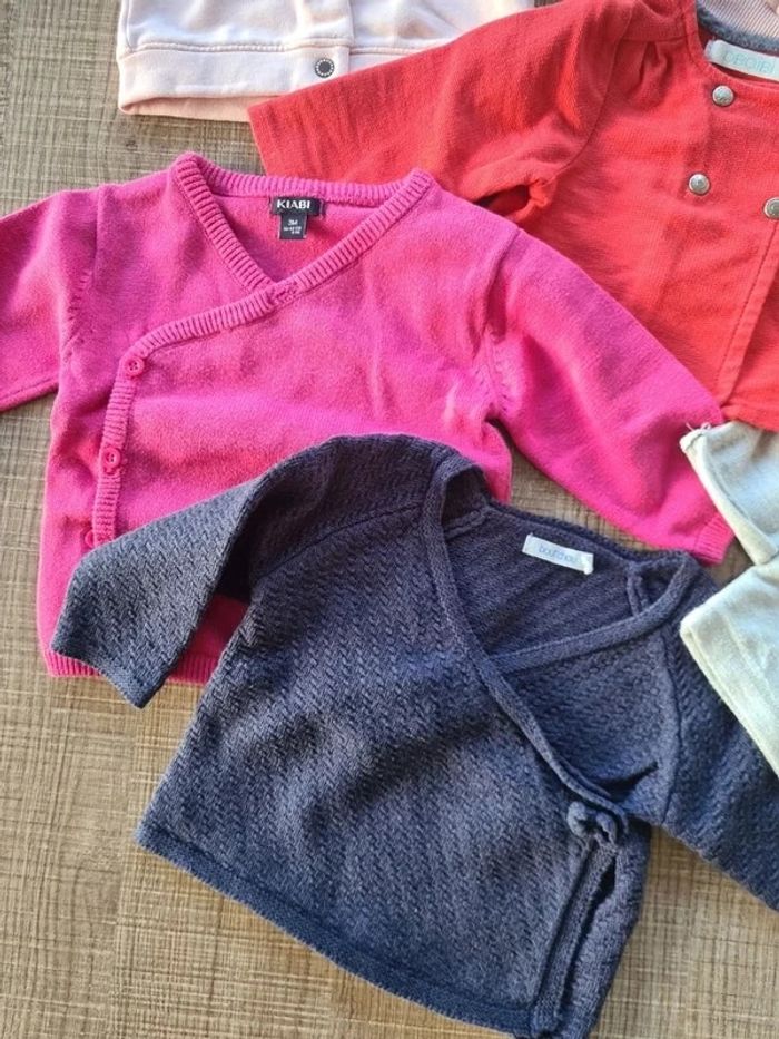 Lot pulls et gilets 3 mois en très bon état - photo numéro 5