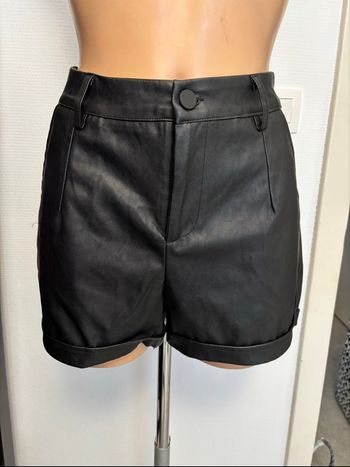 Short similicuir noir neuf
