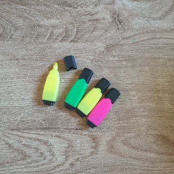 📚 Lot de 4 Mini markers fluo #emyfleury_scolaire