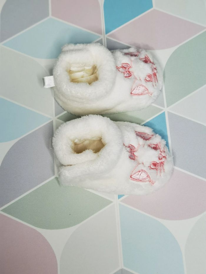 D3868 - chausson fille 6 mois - photo numéro 2