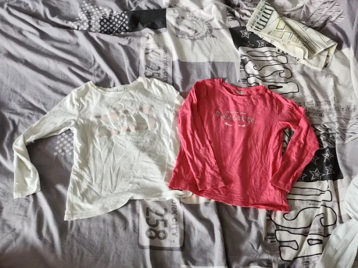 lot 2 t-shirts manches longues fille