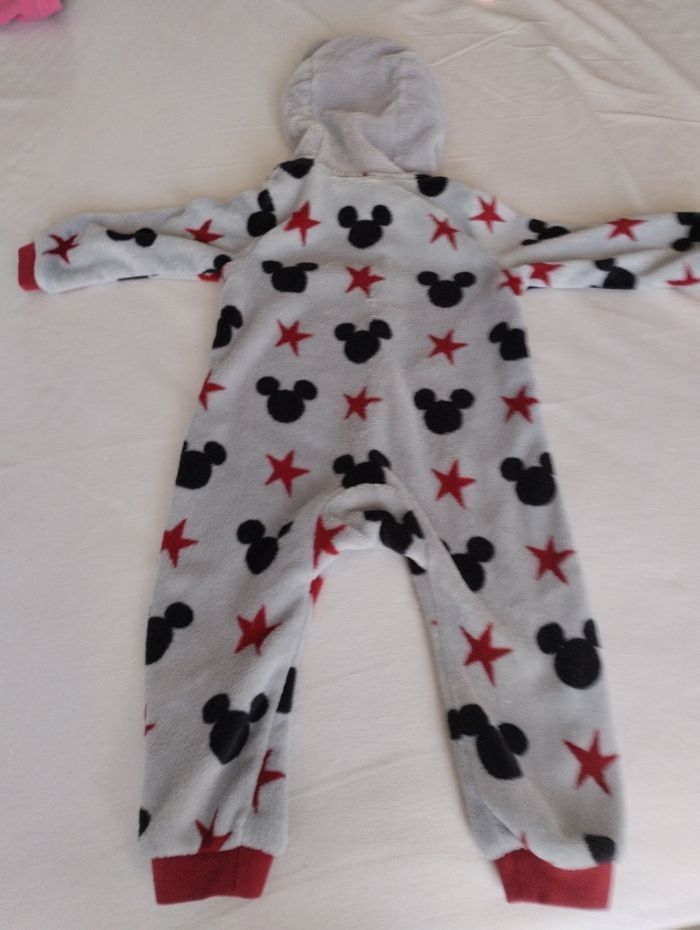 Combinaison Mickey taille 2 ans - photo numéro 3