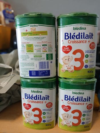 4 boîtes de Blédilait 3ème âge à 8€ la boîte.