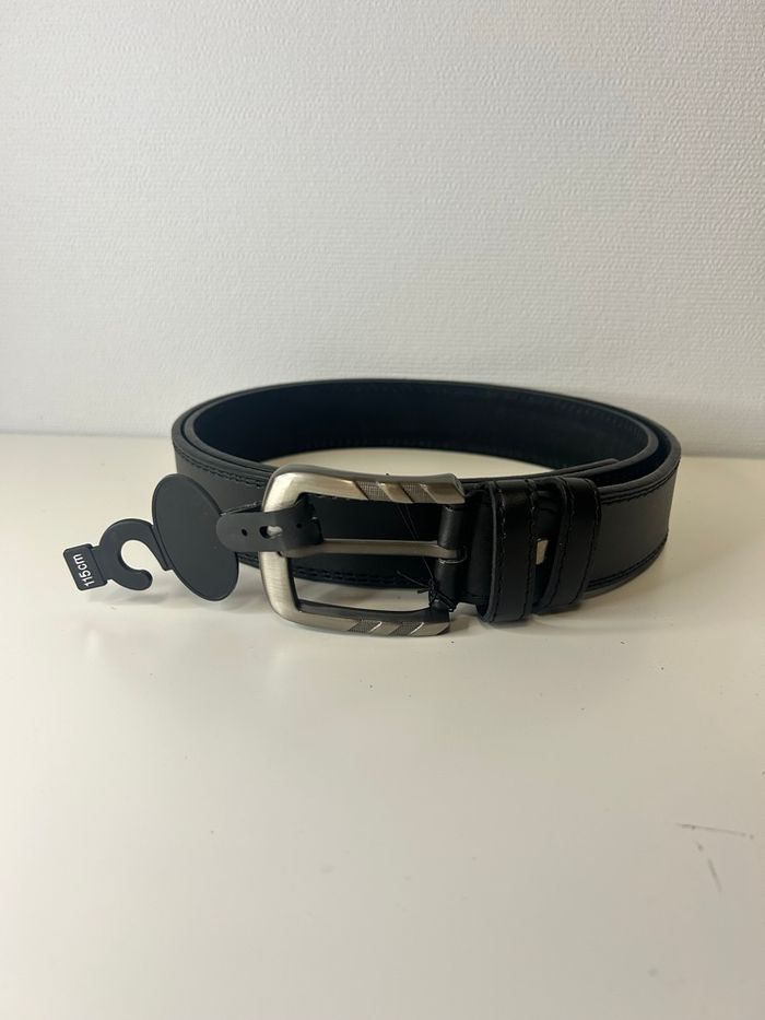 Ceinture en cuir noir taille 115 cm neuve