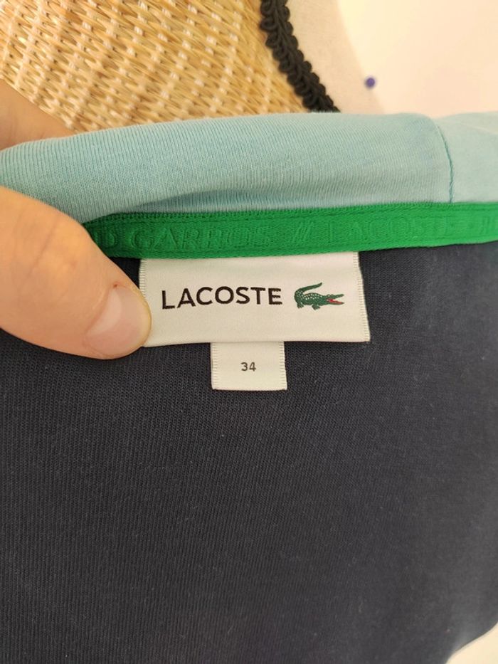 Sweat zippé avec capuche
Lacoste - Rolland Garros
Taille 34
Bleu marine
Excellent état - photo numéro 5