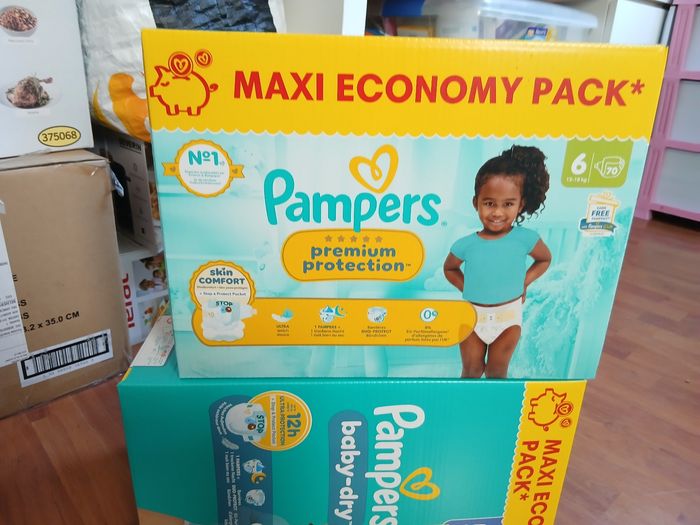 Lot 2 cartons maxi économie pack couches pampers - photo numéro 3