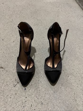 Escarpins avec lanière