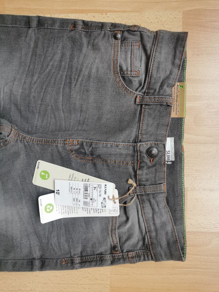JEAN SLIM KIABI 9+ ANS  Jean slim KIABI gris Taille 9 ans +   NEUF !!! - photo numéro 2