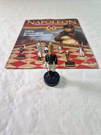 Figurine  , Napoléon , jeux d'échec de collection  , numéro 18 , le sous officier du régiment Pavlovski