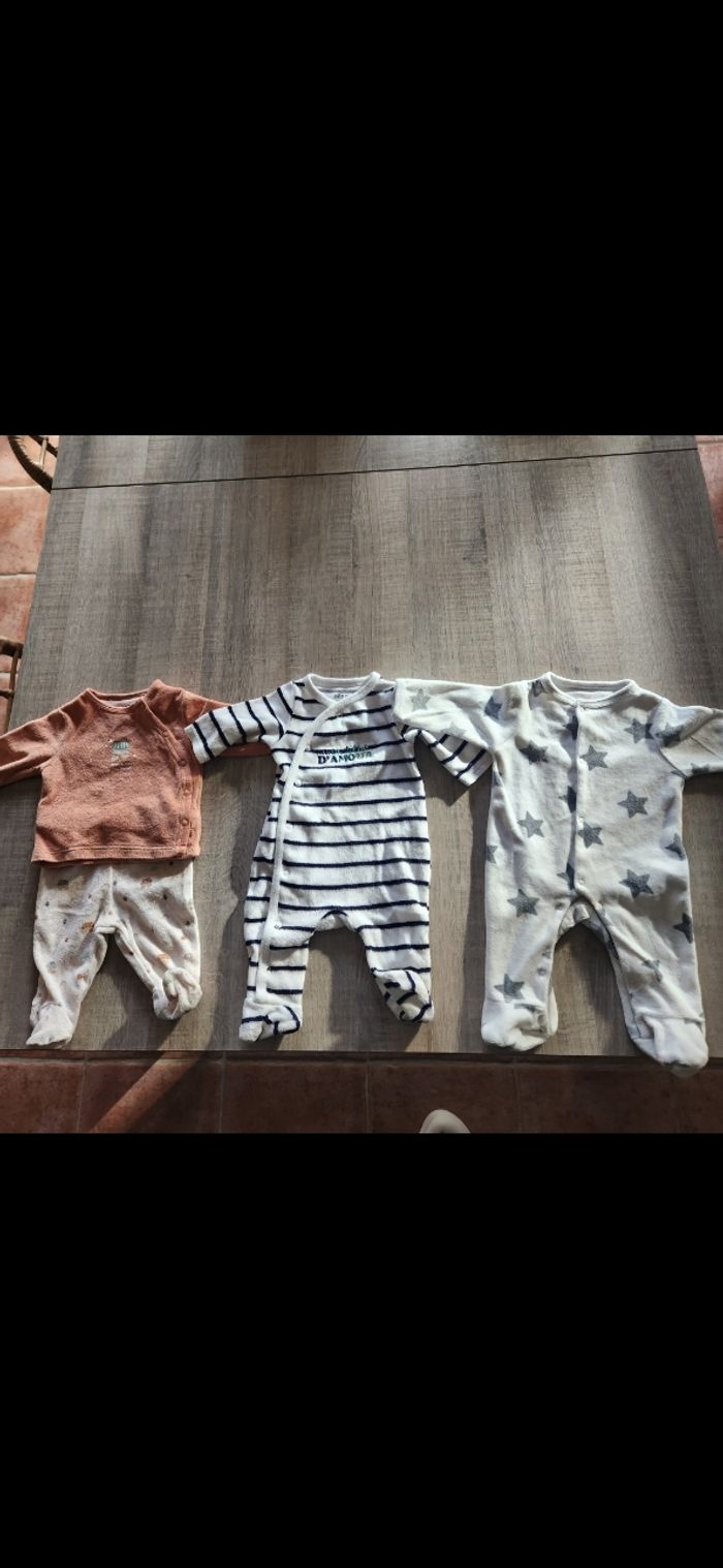 Lot pyjamas 1mois - photo numéro 2