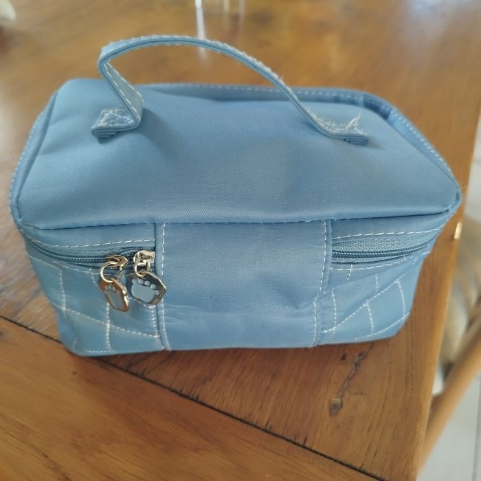 Trousse de toilette bébé bleu clair souple - photo numéro 2