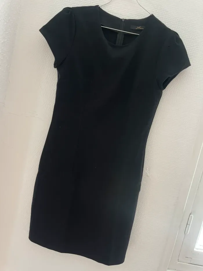 Robe cintré noir