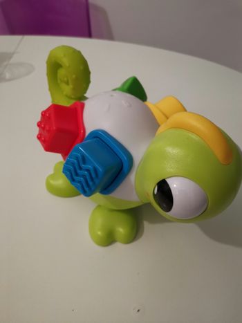 Jouet bébé Léon le caméléon jouet musical