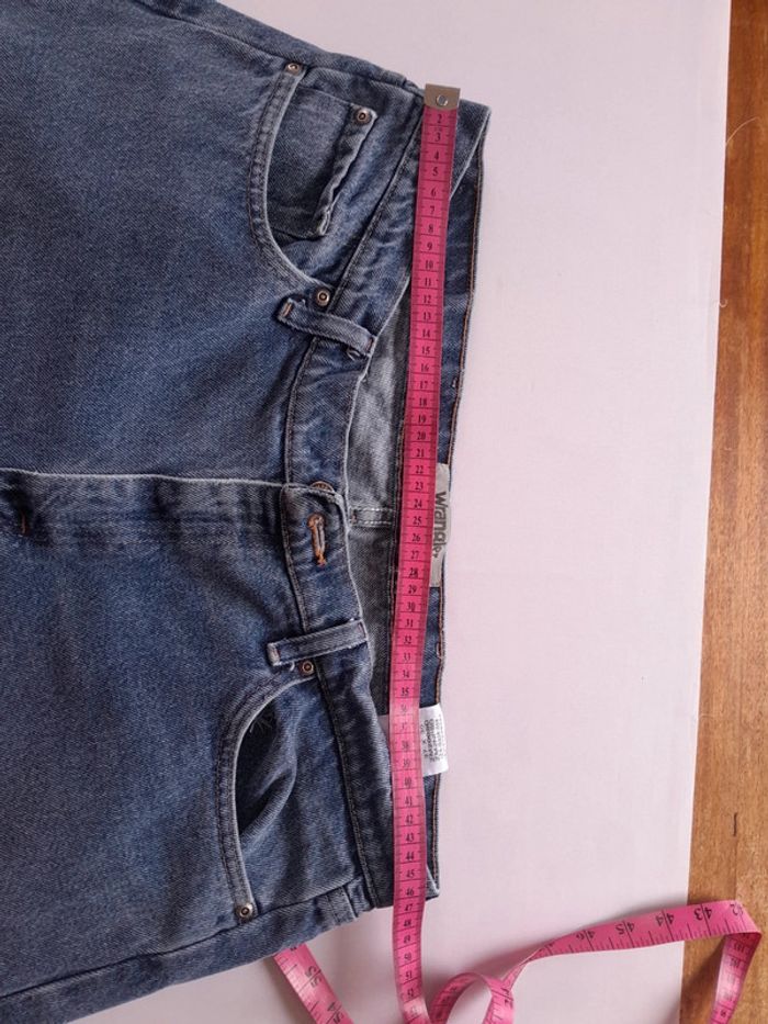 Jean wrangler large et court 37×30 - photo numéro 10
