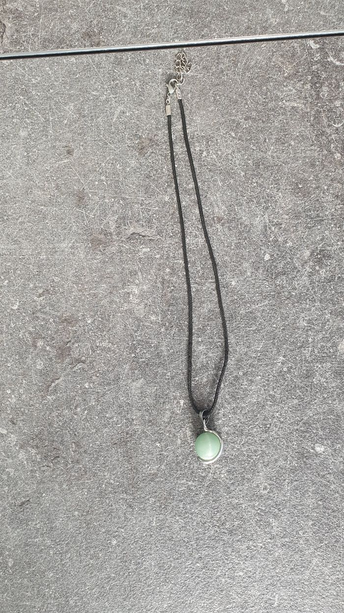 Pendentif boule verte sur cordon - photo numéro 2