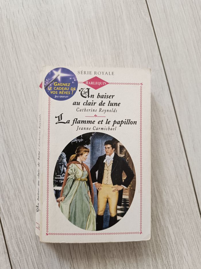 Livre Harlequin série Royale