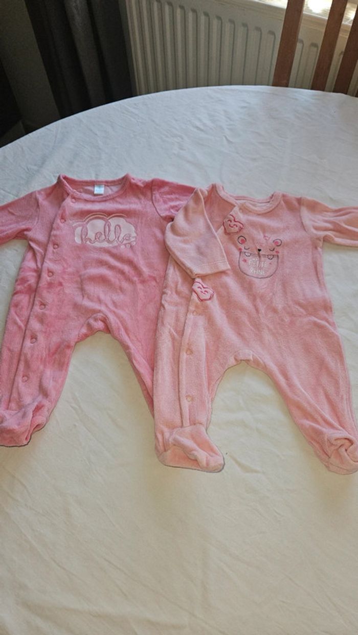 Lot de 2 pyjamas fille- Taille 1 mois - Tout doux et adorables!