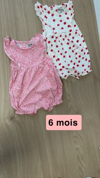 2 barboteuses taille 6 mois