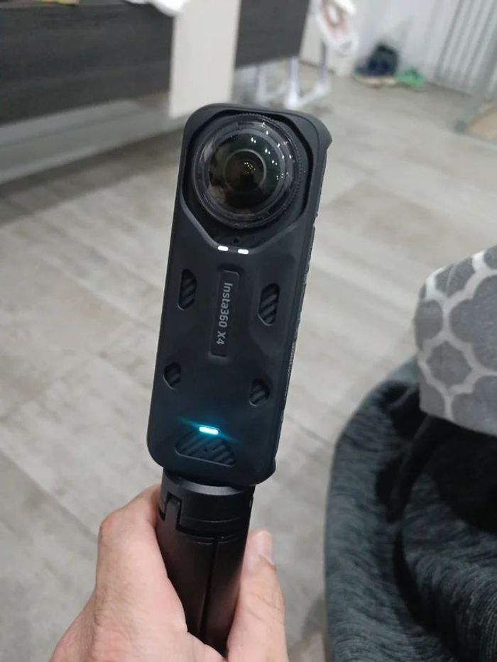 Caméra Insta 360 X4  Très neuf  Tout les accessoires sont incluses dans l'emballage d'origine comme - photo numéro 3