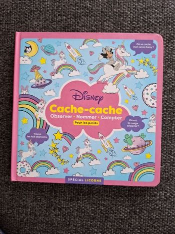 Livre cartonné Disney Cache-cache spécial licorne en très bon état