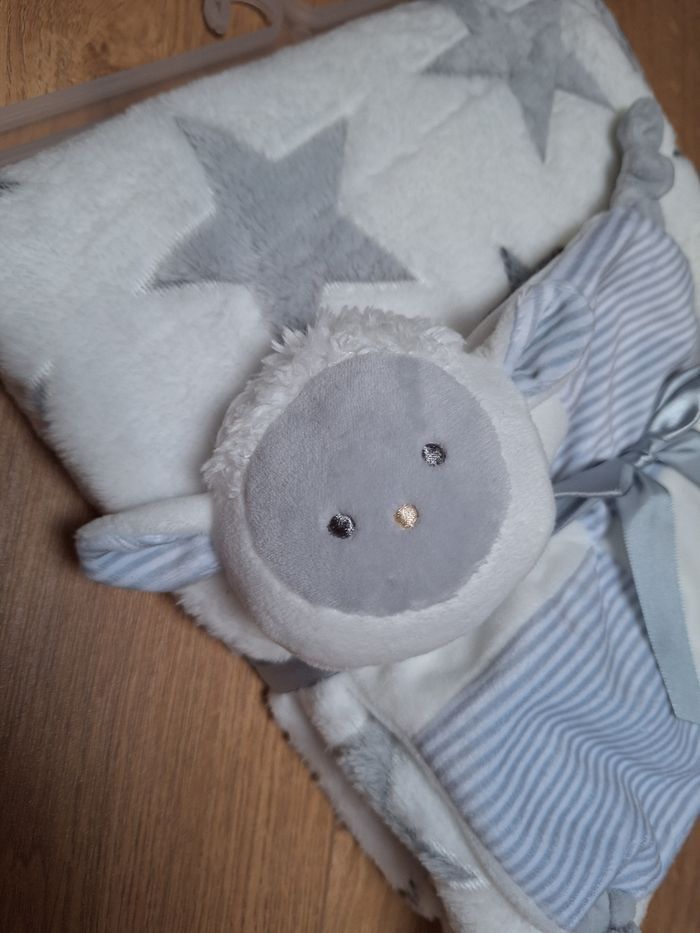 Couverture étoiles et doudou mouton - photo numéro 2