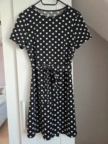Robe à pois noire et blanche