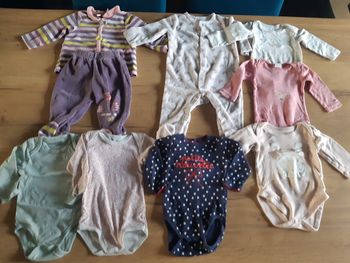 Lot pyjamas et bodies 12 mois