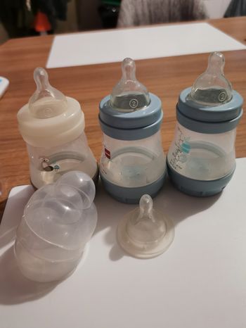 Biberons MAM et lot de tétines 1 et 2