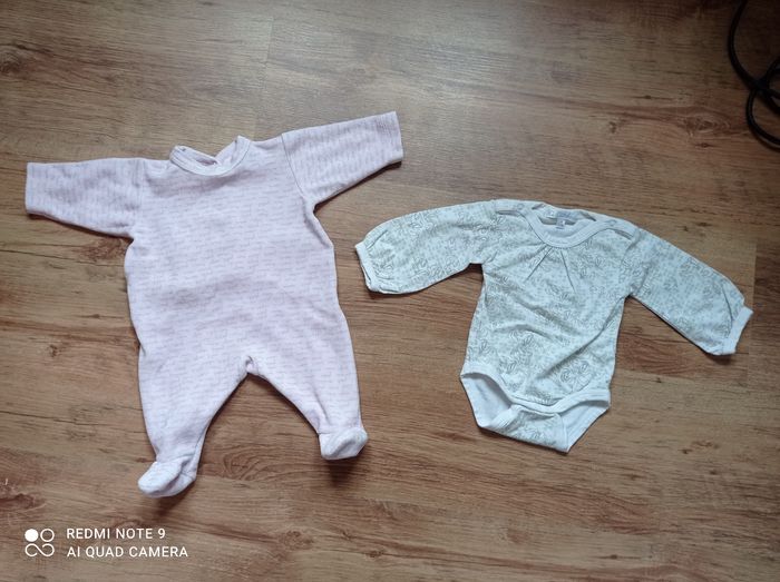 Lot pyjama + body fille, Petit Bateau, taille 1 mois