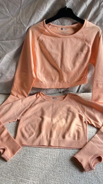 💪 Lot de 2 tops de sport – taille M