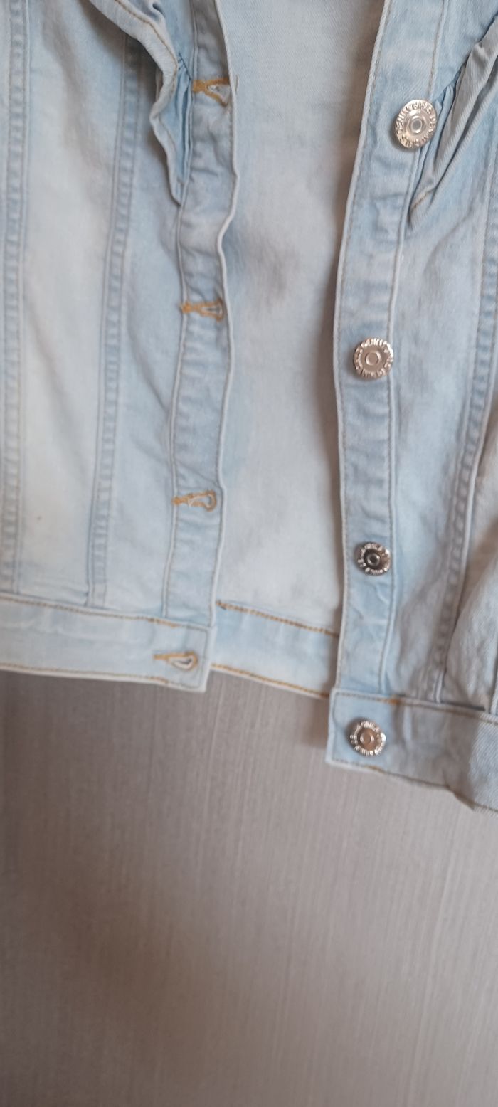 Très jolie veste jeans fille T 10 ans - photo numéro 3