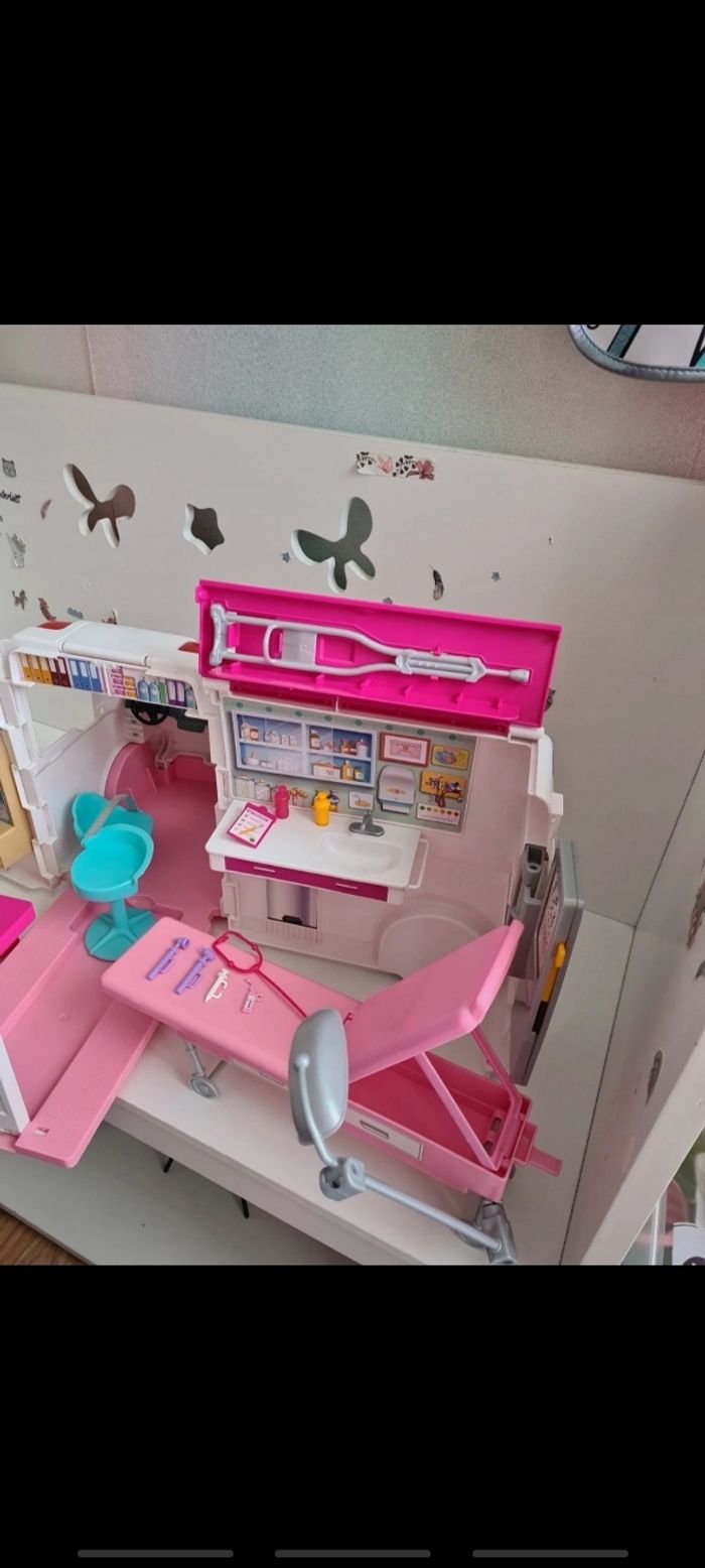 Ambulance Barbie - photo numéro 7