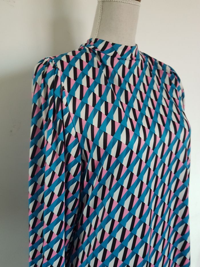 Robe multicolore, légèrement transparente, aisselles 45 cm, longueur 80 cm, Florencia, TU (42) - photo numéro 2