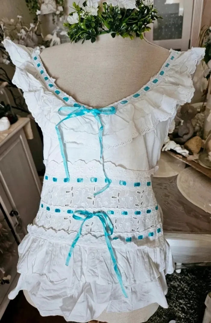 Haut blanc broderie ruban bleu Griffin Taille 36/38 Neuf - photo numéro 2