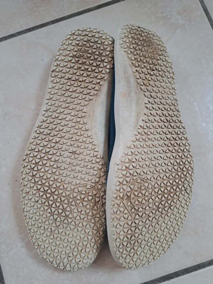 Chaussures aquatiques bleu mixte pointure 36/37 Decathlon en TBE - photo numéro 2
