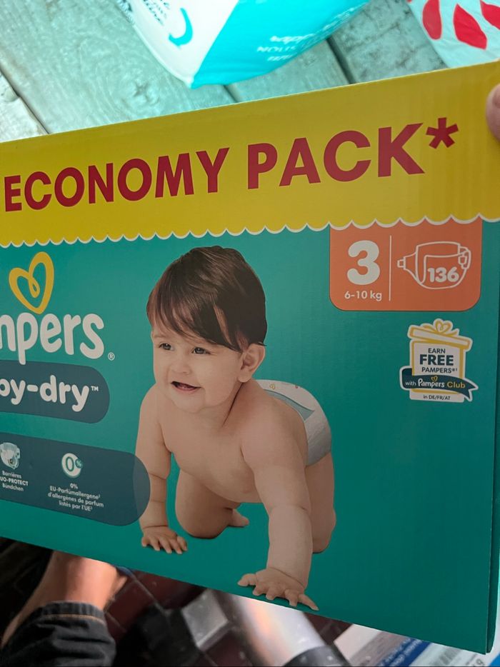 Couches Pampers taille 3