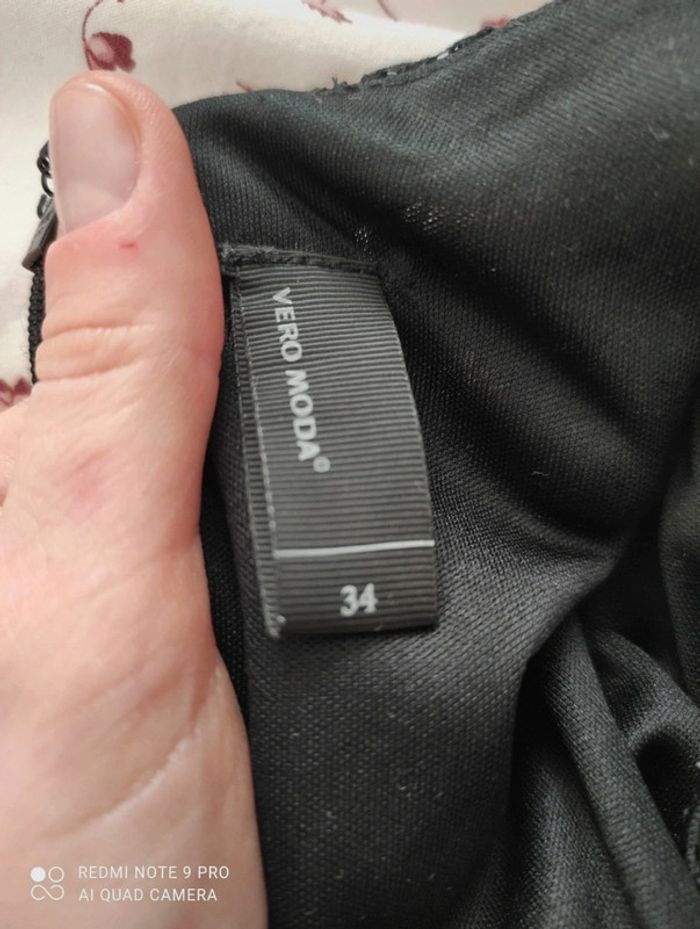 Robe dentelle noire Vero Moda 34 - photo numéro 4