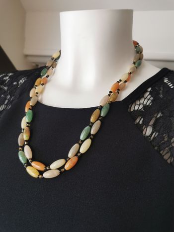 Sautoir de perles longues multicolor en plastique