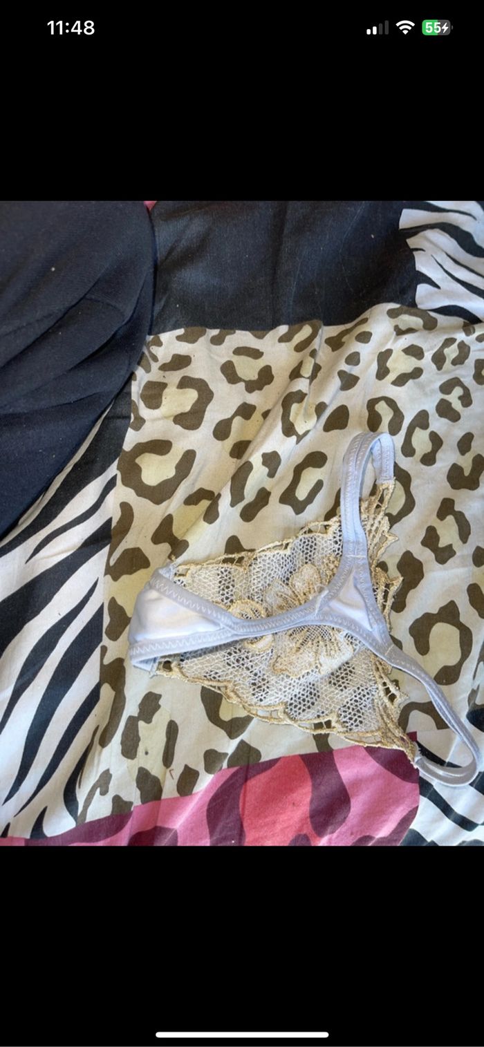 String à ficelle  avec motif doré